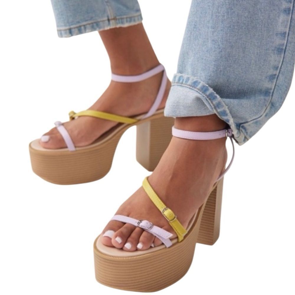 Urban Outfitters ElizaโStrappy Platform Block Heel Sandals Size 8